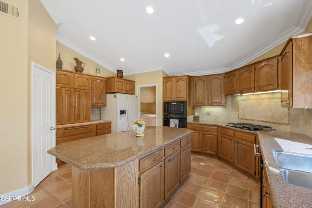 12490 Ridge Drive, Santa Rosa CA: https://media.crmls.org/mediaz/5dc4b60c-c140-41e2-985d-ebb68123460f.jpg