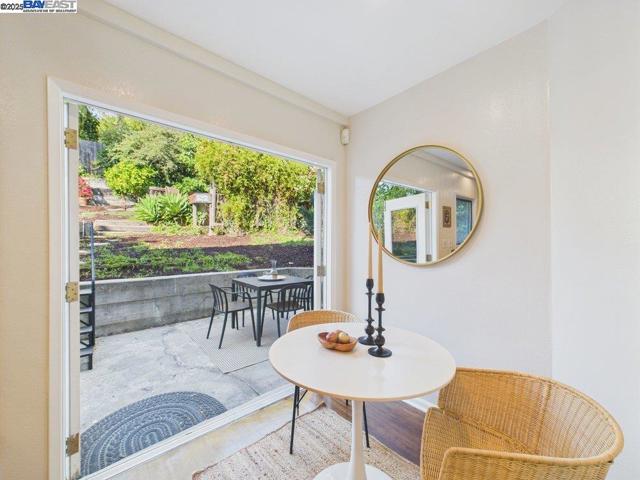 4418 Virginia Ave, Oakland CA: https://media.crmls.org/mediaz/5dc4f858-5e70-4446-aa7e-2b2f22acdfff.jpg
