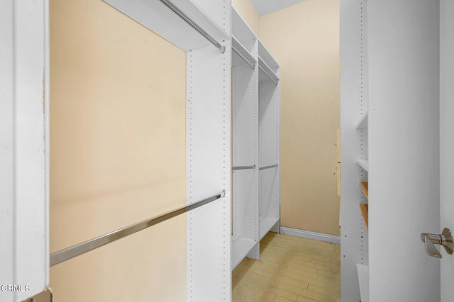 4917 Angeles Crest Highway, La Canada Flintridge CA: https://media.crmls.org/mediaz/5dc56932-0f0e-49f4-aac4-958dd2373e98.jpg