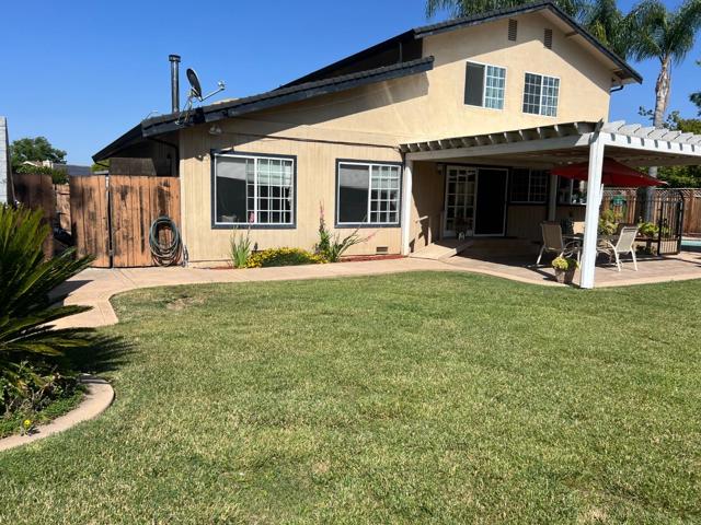 1298 Hersman Drive, Gilroy CA: https://media.crmls.org/mediaz/5dc56a5f-60fc-4b74-98b0-3ac8bb0e48c3.jpg