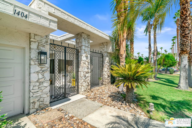 1404 E Sierra Way, Palm Springs CA: https://media.crmls.org/mediaz/5dc5caa1-3957-48c8-9429-32a273ffcfb9.jpg