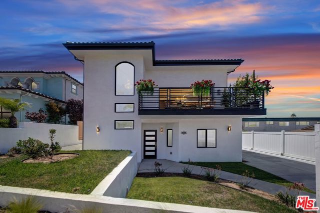 1902 Gates Avenue, Redondo Beach, California 90278, 3 Bedrooms Bedrooms, ,2 BathroomsBathrooms,Residential,For Sale,Gates,25597517