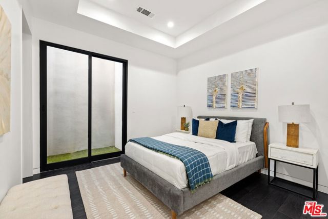 900 N Vista Street, Los Angeles CA: https://media.crmls.org/mediaz/5dc708aa-b587-480a-a829-71fad8b9183d.jpg