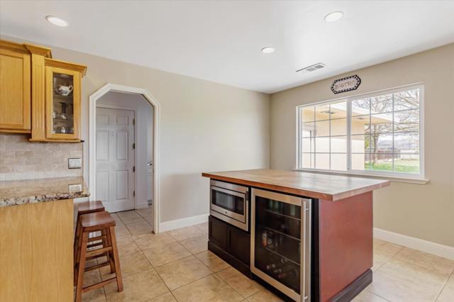 1204 Shore Road, Hollister CA: https://media.crmls.org/mediaz/5dc73d89-2805-4e43-8481-e815d8a0ce4a.jpg