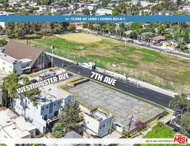 685 Westminster Avenue, Venice CA: https://media.crmls.org/mediaz/5dc78756-d2f7-4b51-8b91-f4af9ef7eea5.jpg