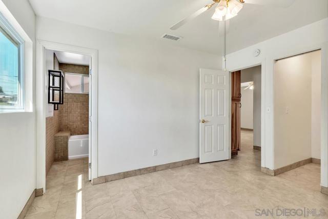 9548 Abbeyfield Rd, Santee CA: https://media.crmls.org/mediaz/5dc86869-4627-423a-8b21-441d3efd4c29.jpg