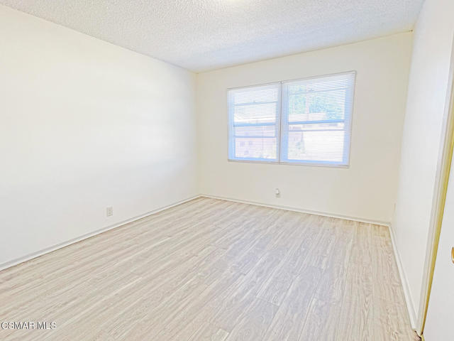 2306 Madrone Street, Simi Valley CA: https://media.crmls.org/mediaz/5dc87d62-72f8-4f1d-ae0e-a736ad312fb8.jpg