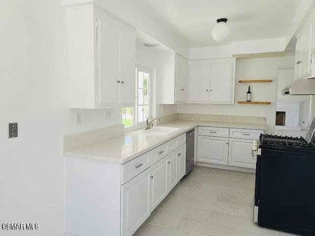 1574 Norwich Avenue, Thousand Oaks CA: https://media.crmls.org/mediaz/5dc913d3-0d81-45d4-b4e6-b2db72299e05.jpg