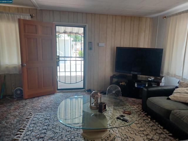 171 Sunset Dr., Pittsburg CA: https://media.crmls.org/mediaz/5dc932e0-6098-497e-940b-1a72a95bb039.jpg