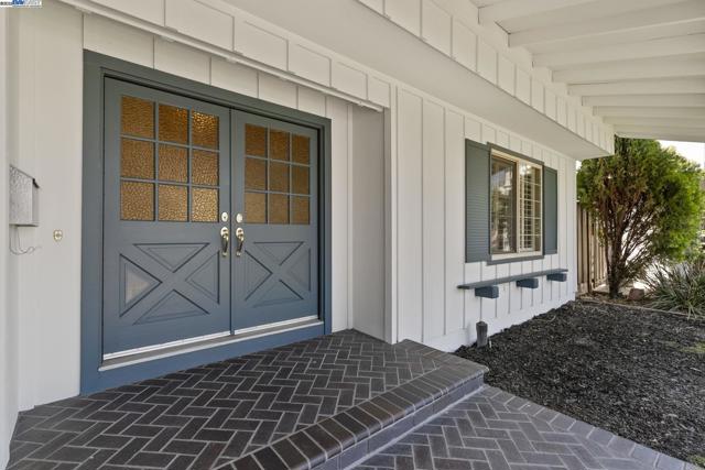 1927 Foxswallow Cir, Pleasanton CA: https://media.crmls.org/mediaz/5dc946a6-80b1-4f98-a30c-d54cb889b0aa.jpg