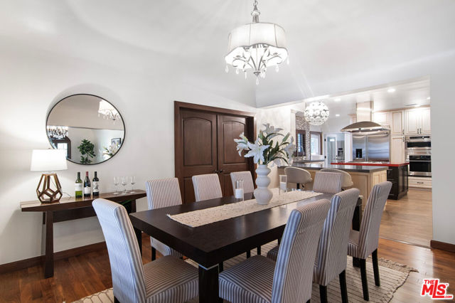 664 S Highland Avenue, Los Angeles CA: https://media.crmls.org/mediaz/5dc95246-9dd4-4401-9bbd-12f64ce8bdc8.jpg