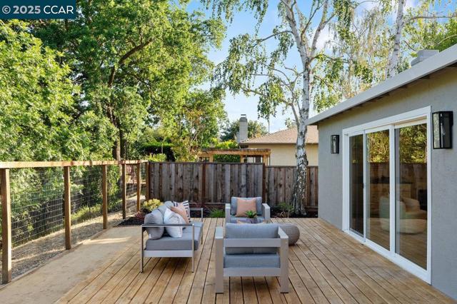 374 James Bowie Ct, Alamo CA: https://media.crmls.org/mediaz/5dc9a6b3-1213-4268-9d32-a1c939b9b1b7.jpg