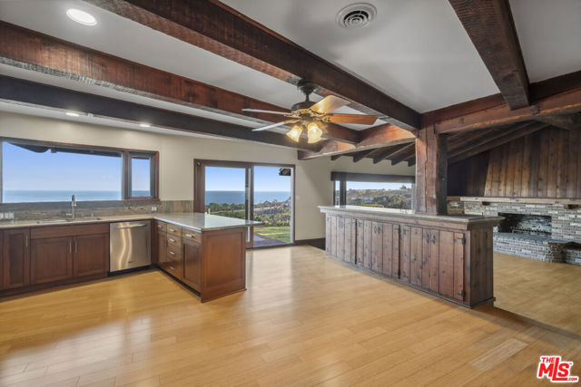 3217 Colony View Circle, Malibu CA: https://media.crmls.org/mediaz/5dc9e58a-c32a-48fd-8023-5aabe941dfdc.jpg