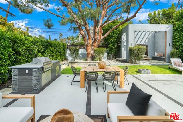 616 N FULLER Avenue, Los Angeles CA: https://media.crmls.org/mediaz/5dc9fd03-24ea-4924-b83f-61cde3d0d553.jpg
