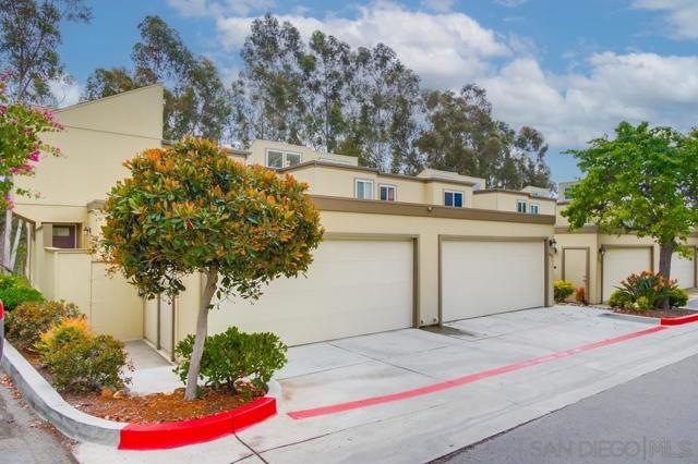 10565 Caminito Basswood, San Diego CA: https://media.crmls.org/mediaz/5dca6cd2-e731-4c25-bdc2-46d72f244488.jpg