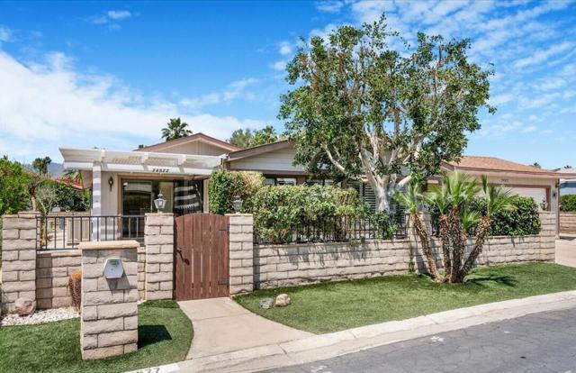 74577 Azurite Circle E, Palm Desert CA: https://media.crmls.org/mediaz/5dca6d11-d09d-4a78-a30c-cbde29fb0572.jpg