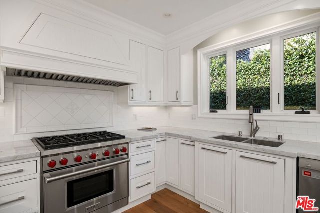 514 N Walden Drive, Beverly Hills CA: https://media.crmls.org/mediaz/5dca93e9-3f88-4c9a-8f1b-5942a12c3574.jpg
