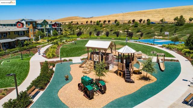 114 Teasel Cmn, Livermore CA: https://media.crmls.org/mediaz/5dcab1b3-4dee-4df5-b1c6-51619d8dbe71.jpg