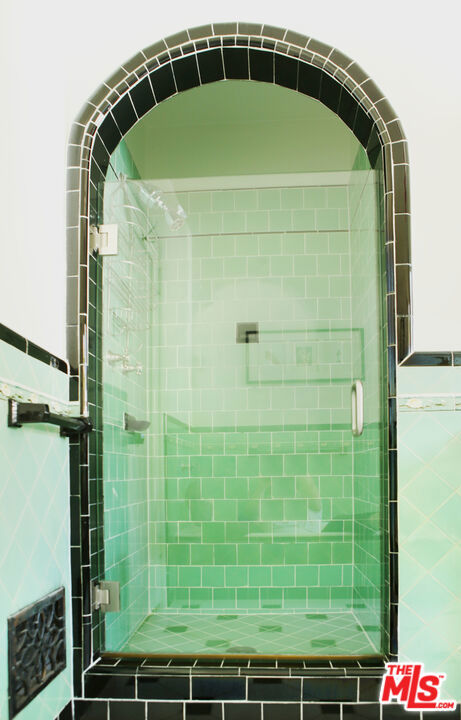 https://media.crmls.org/mediaz/5dcad1ad-e5a3-4937-af0c-fd0b5cc1118b.jpg?preset=X-Large