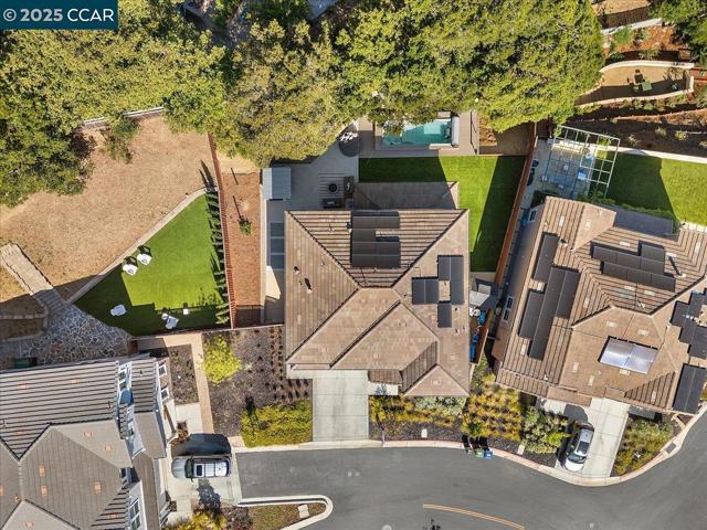 17691 Whisper Ln, Castro Valley CA: https://media.crmls.org/mediaz/5dcadfab-7c8e-465a-aca7-d9bd379fbaac.jpg