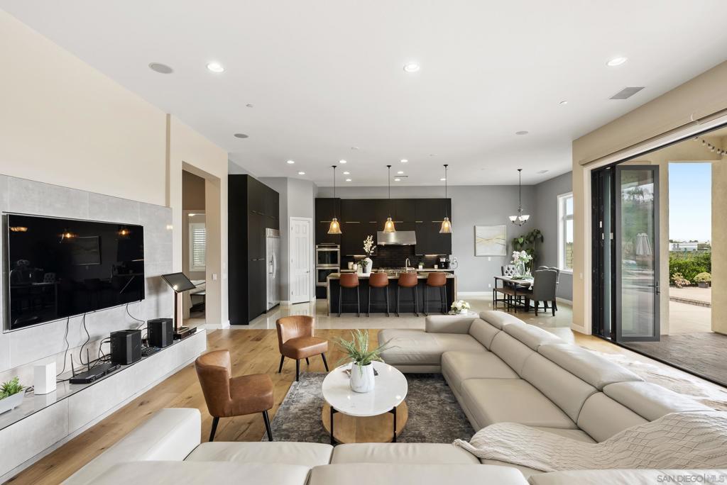 MLS #250032415SD img 9