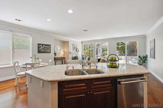 11324 Luxembourg Way, San Diego CA: https://media.crmls.org/mediaz/5dcb2af6-e869-4ba5-b6d6-75ba929d1fe8.jpg
