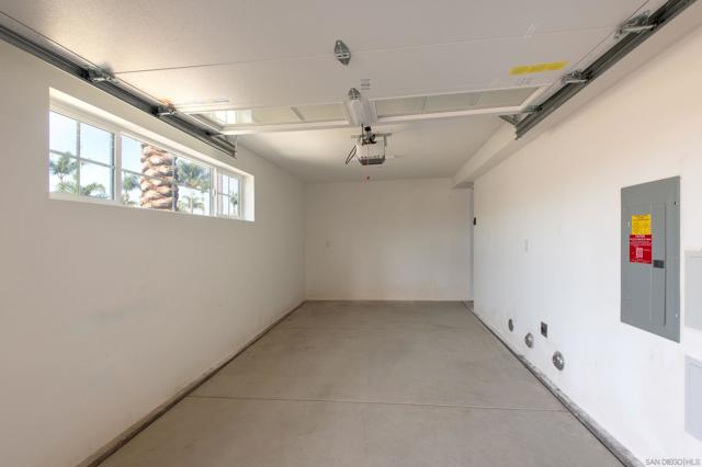 541 Orange Ave, Coronado CA: https://media.crmls.org/mediaz/5dcb337a-fcc9-45ca-834d-8fb3211caf07.jpg