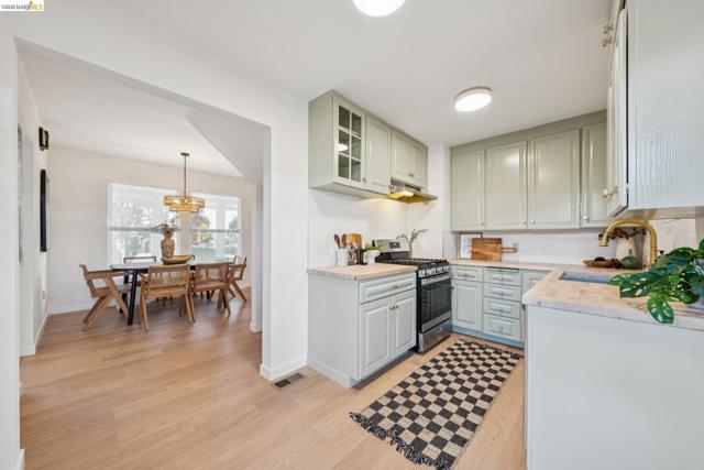 5501 Mcbryde Ave, Richmond CA: https://media.crmls.org/mediaz/5dcb3e0b-0e0b-4b94-8d52-9547acc29aa5.jpg