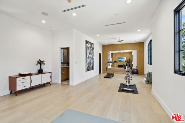 4261 Temma Court, Calabasas CA: https://media.crmls.org/mediaz/5dcb638a-5880-4a24-bb7c-716fdb6906d8.jpg