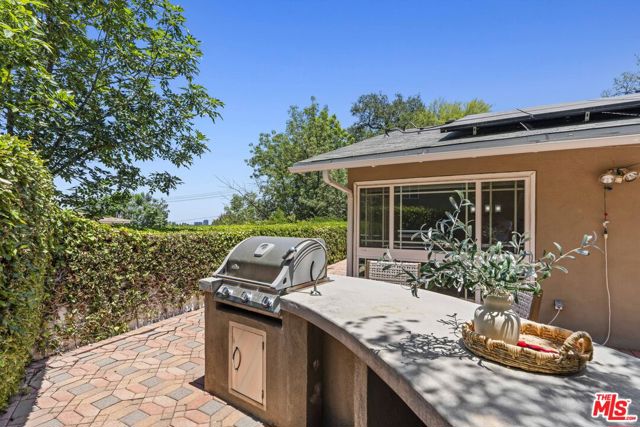 4701 Dunman Avenue, Woodland Hills CA: https://media.crmls.org/mediaz/5dcc3dc8-728c-495b-949a-2e2defe2b72a.jpg
