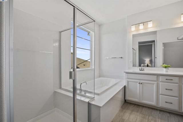 3062 Beaded Mist Walk, Sacramento CA: https://media.crmls.org/mediaz/5dcc71c9-27c5-4068-9869-6566ae0c63d5.jpg