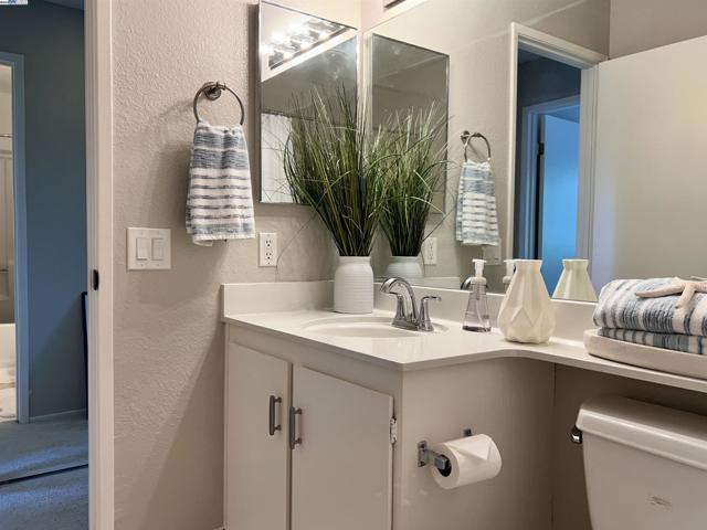 900 Cambridge Dr, Benicia CA: https://media.crmls.org/mediaz/5dccab7f-8137-43a6-853c-45afd946c3c8.jpg