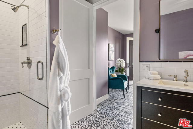 1697 W Potrero Road, Westlake Village CA: https://media.crmls.org/mediaz/5dccefba-a63d-49d7-a70e-ad9588cab0bf.jpg