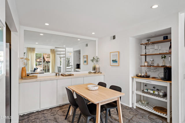 2287 Martinique Lane, Oxnard CA: https://media.crmls.org/mediaz/5dcd2668-e3cb-45d2-af83-8c0ed090b4be.jpg