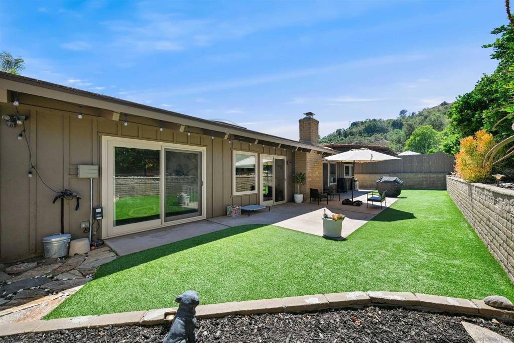 https://media.crmls.org/mediaz/5dcd38d4-f157-4fcd-b069-0d2cecee1874.jpg?preset=X-Large