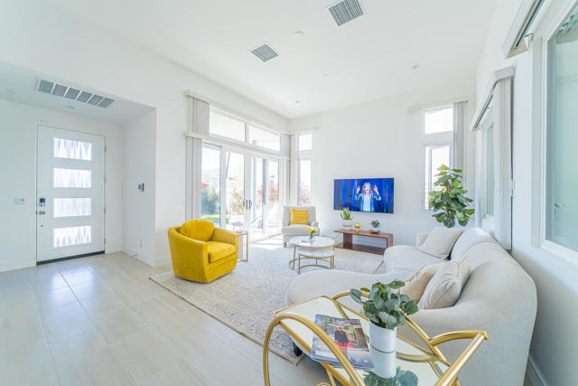 814 Nugget Lane, Palm Springs CA: https://media.crmls.org/mediaz/5dcd609b-cacb-4e11-bae9-576658bbf842.jpg