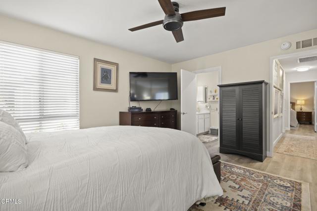 4222 Village 4, Camarillo CA: https://media.crmls.org/mediaz/5dcd7a8d-77df-453b-a8a4-c80a48eef5a3.jpg