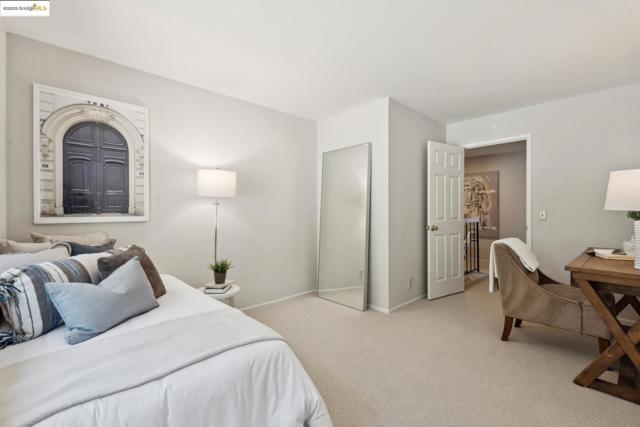 93 Thousand Oaks St, Oakland CA: https://media.crmls.org/mediaz/5dcdcbf5-c237-4a6c-aed1-b47d8f7c2797.jpg