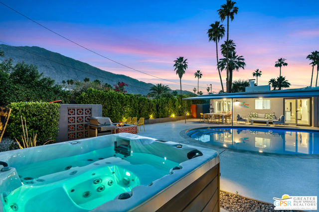 281 E Ocotillo Avenue, Palm Springs CA: https://media.crmls.org/mediaz/5dcdd958-b771-4bb4-a0bc-71da949897e9.jpg