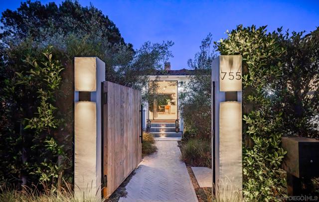 755 Rosecrans St, San Diego CA: https://media.crmls.org/mediaz/5dcde417-7ac8-4c4c-be46-d89ec027f336.jpg