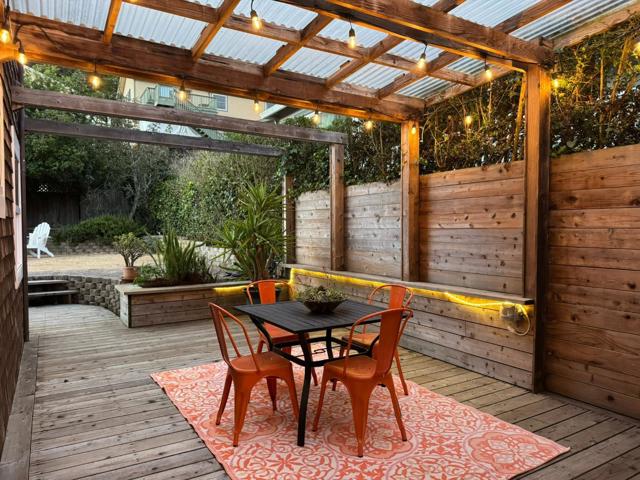 647 Canyon Drive, Pacifica CA: https://media.crmls.org/mediaz/5dce0330-c7a0-485d-8154-e7628fd54442.jpg