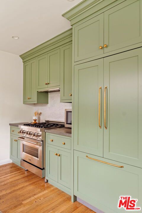 1068 Queen Anne Place, Los Angeles CA: https://media.crmls.org/mediaz/5dce21d9-5683-4a18-ab57-0ea20b9ae060.jpg