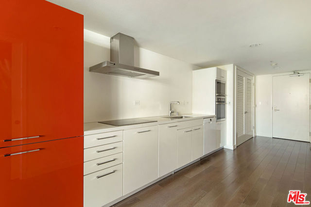 901 S Flower Street, Los Angeles CA: https://media.crmls.org/mediaz/5dce3fd9-2878-4aa9-accc-61ac26a47875.jpg