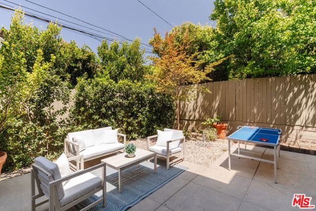 463 N Greencraig Road, Los Angeles CA: https://media.crmls.org/mediaz/5dce43f0-63df-4ae1-b859-23a7097b765e.jpg