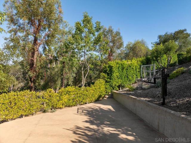 2520 Filmott, Escondido CA: https://media.crmls.org/mediaz/5dce50be-8c4d-41c1-aa39-bb66a8d4199e.jpg