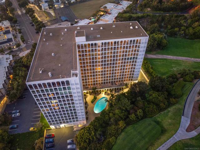 1001 Genter St, La Jolla CA: https://media.crmls.org/mediaz/5dceaabb-38ef-4790-952f-c9ff7038b1a6.jpg