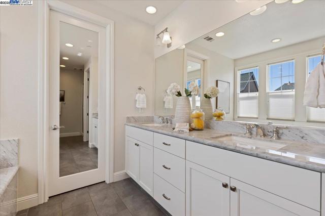 4369 Table Mountain Rd, Dublin CA: https://media.crmls.org/mediaz/5dcee498-8215-4a0f-b932-dfbafdd46783.jpg