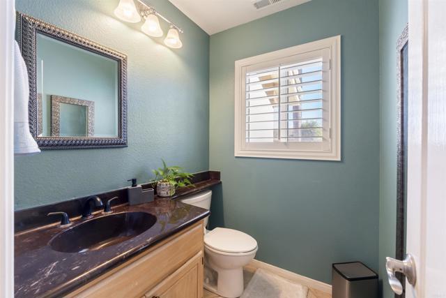 Detail Gallery Image 9 of 46 For 633 Cantara Ln, Vista,  CA 92081 - 3 Beds | 2/1 Baths