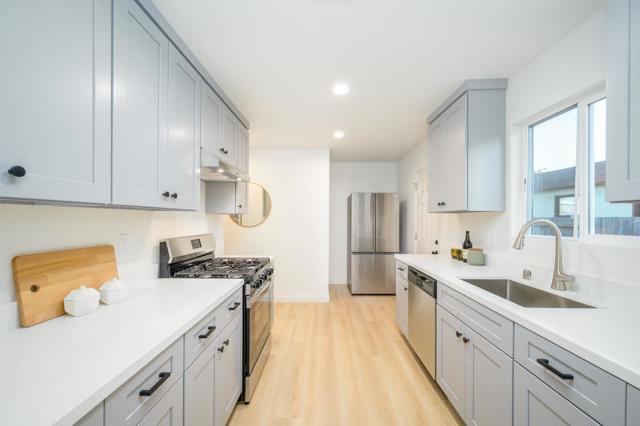 1064 15th Avenue, Redwood City CA: https://media.crmls.org/mediaz/5dcf5446-f28c-4aa8-a839-29c2818c5aac.jpg