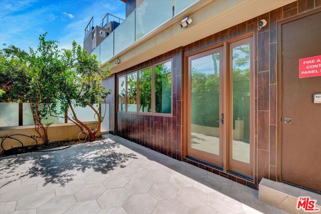 1249 N Formosa Avenue, West Hollywood CA: https://media.crmls.org/mediaz/5dcfc4b1-9bbc-44e6-b24c-1de6affb0ada.jpg